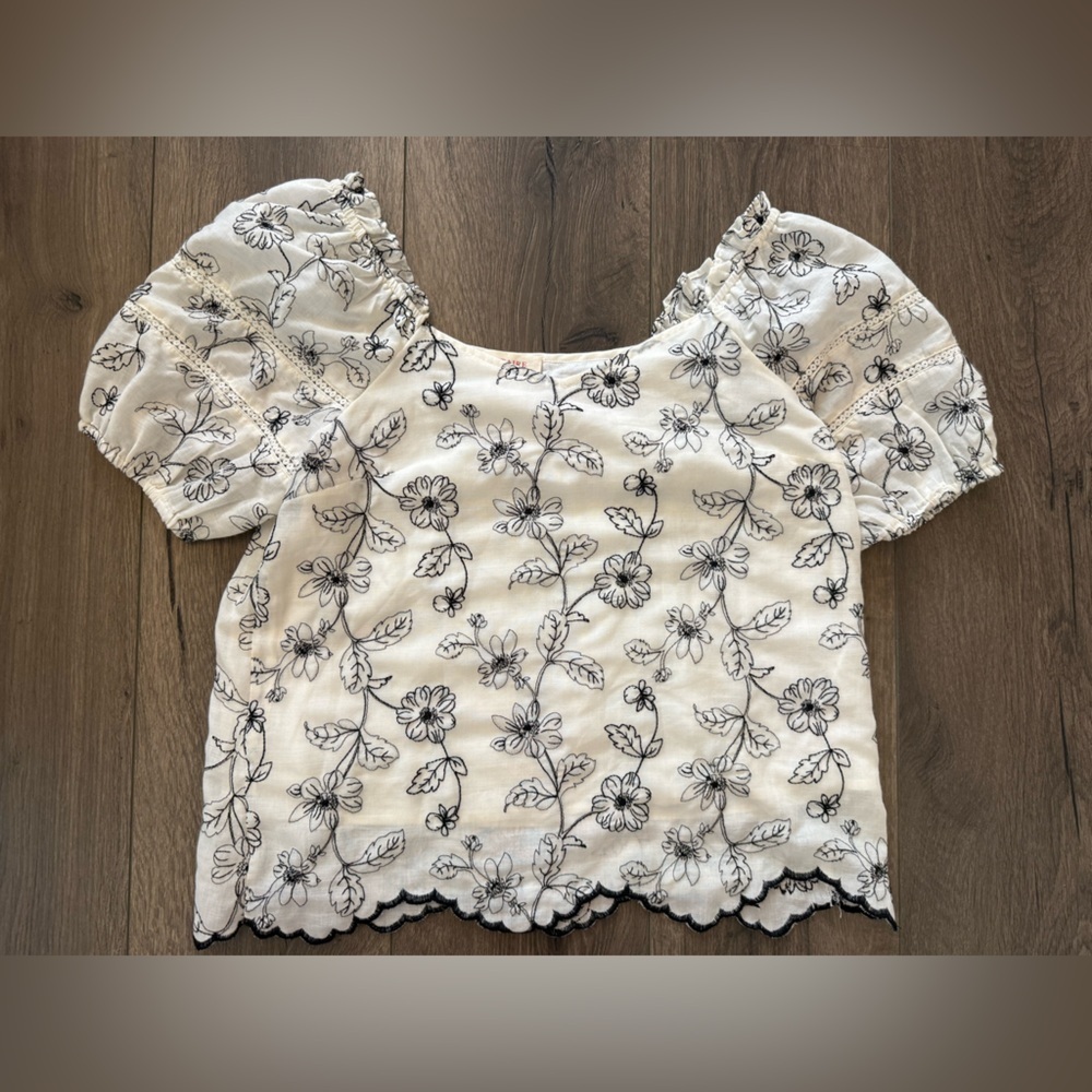 Solitaire Embroidered Floral Top Size Small